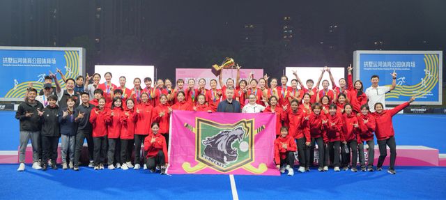 运动更是对生命的热爱和尊重｜2024封格女性qy千亿球友会女曲队员：曲棍球不仅仅是一项(图2)