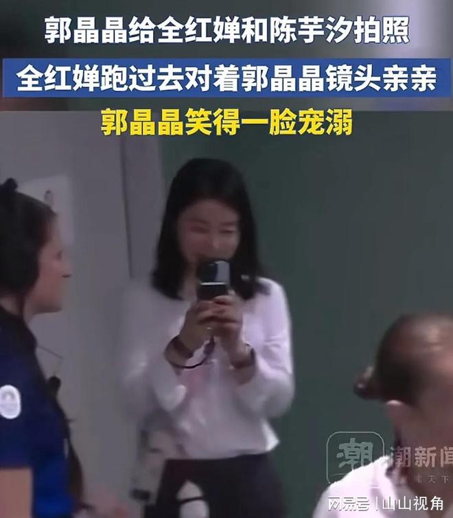 起找郭晶晶还坐在师姐怀里拍照婵宝加拿大训练结束后和陈练一(图2)